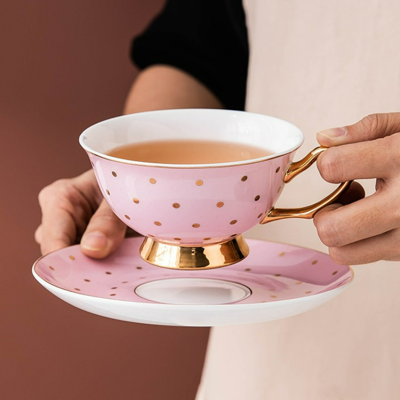 Coffee Tea Set - แก้วกาแฟเซรามิกสีชมพูพร้อมจานรอง ถ้วยน้ำชา แก้วน้ำสำหรับสำนักงาน ชุดถ้วยน้ำชาสำหรับจิบชายามบ่ายสุดหรู ชุดแก้วน้ำสำหรับครัวเรือน แก้วน้ำ