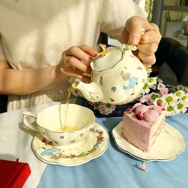 Coffee Tea Friends - ชุดน้ำชาและกาแฟเซรามิก Alice ลายกระต่าย ของขวัญวันเกิดสุดพิเศษ ของขวัญเพื่อนสนิท ชุดกาแฟสำหรับแม่และลูก